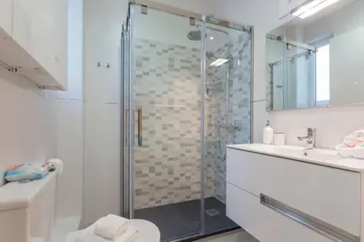 Un baño de Puerta del Sol Center