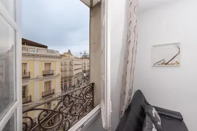 Un balcón o terraza de Apartamentos Day Madrid PUERTA DEL SOL