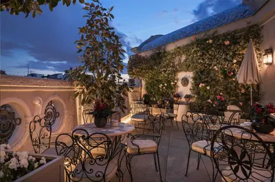 Un restaurante o sitio para comer en Relais & Châteaux Heritage Hotel