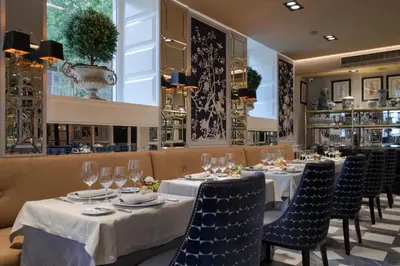 Un restaurante o sitio para comer en Relais & Châteaux Heritage Hotel