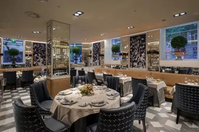 Un restaurante o sitio para comer en Relais & Châteaux Heritage Hotel