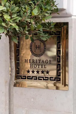 Certificado, premio, señal o documento que está expuesto en Relais & Châteaux Heritage Hotel