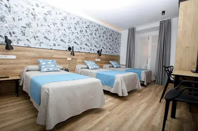 Cama o camas de una habitación en Hostal Castilla II Puerta del Sol