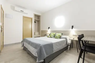 Cama o camas de una habitación en Hostal Castilla II Puerta del Sol