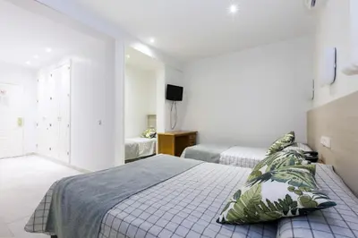 Cama o camas de una habitación en Hostal Castilla II Puerta del Sol
