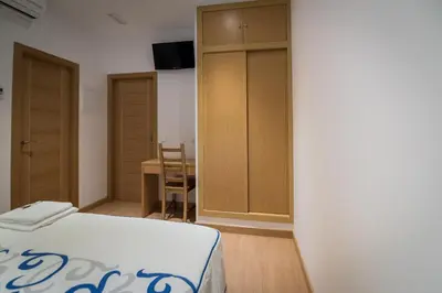 Cama o camas de una habitación en Hostal Carracedo
