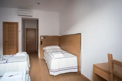 Cama o camas de una habitación en Hostal Carracedo
