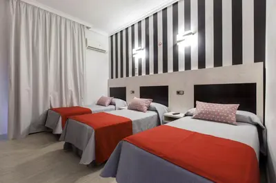 Cama o camas de una habitación en Hostal Castilla I Atocha