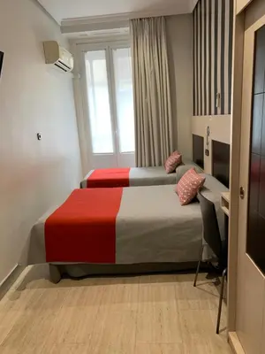 Cama o camas de una habitación en Hostal Castilla I Atocha
