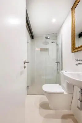 Un baño de Don Pedro Home