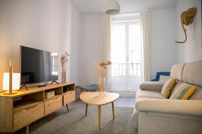 Una televisión o centro de entretenimiento en nQn Aparts & Suites Madrid