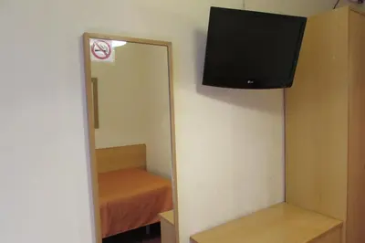 Una televisión o centro de entretenimiento en Hostal Prim