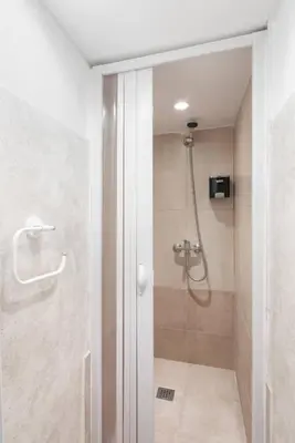 Un baño de Apartamentos Day Madrid GRAN VIA II