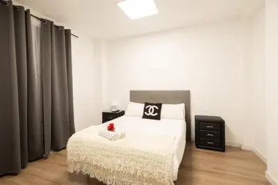 Cama o camas de una habitación en Apartamentos Day Madrid GRAN VIA II
