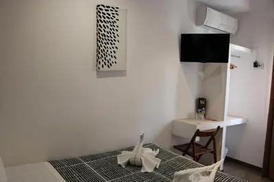Una televisión o centro de entretenimiento en Hostal Abril Madrid