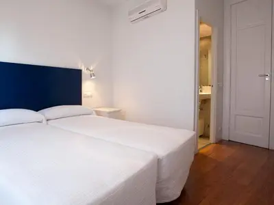 Cama o camas de una habitación en Hostal Santa Isabel