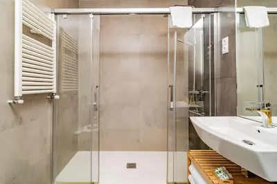 Un baño de Juan Bravo Suites