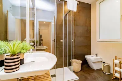 Un baño de Juan Bravo Suites