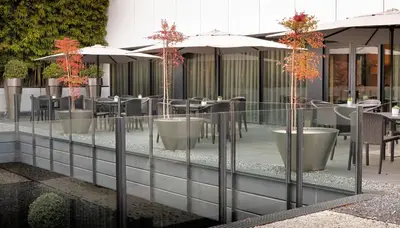 Un restaurante o sitio para comer en AC Hotel Atocha by Marriott