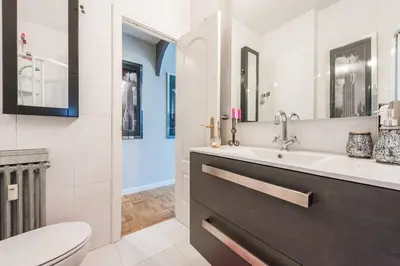 Un baño de Apartamento en Chamberi