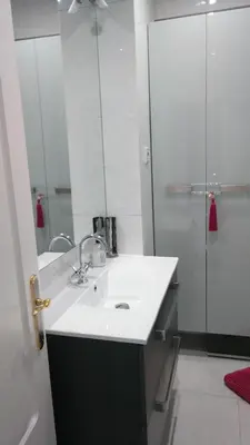 Un baño de Apartamento en Chamberi
