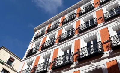 Edificio en el que se encuentra el hostal o pensión