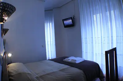 Cama o camas de una habitación en Hostal Esmeralda