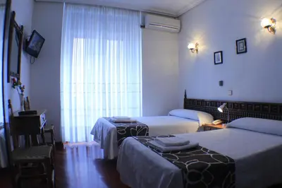Cama o camas de una habitación en Hostal Esmeralda