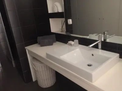 Un baño de Calle Aduana
