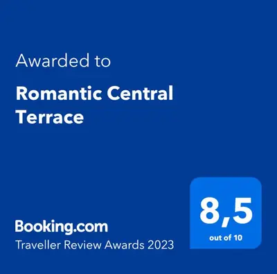 Certificado, premio, señal o documento que está expuesto en Romantic Central Terrace