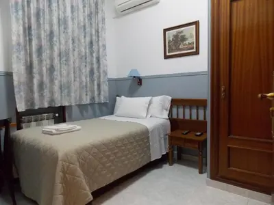 Cama o camas de una habitación en Hostal Dulcinea