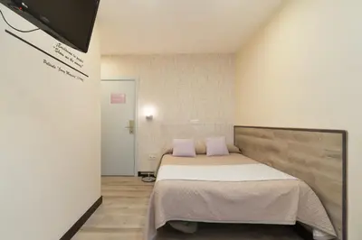 Cama o camas de una habitación en Hostal Art Madrid
