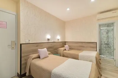 Cama o camas de una habitación en Hostal Art Madrid