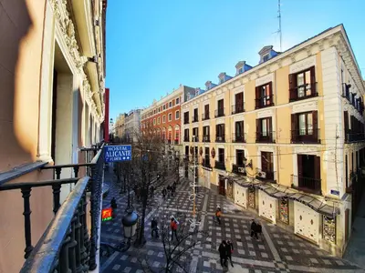 Edificio en el que se encuentra el hostal o pensión