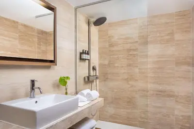 Un baño de NH Collection Madrid Palacio de Tepa