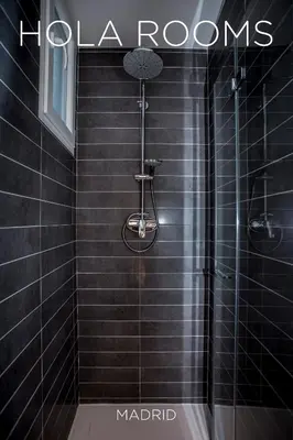 Un baño de Hola Rooms