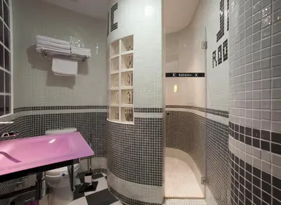 Un baño de JC Rooms Santa Ana
