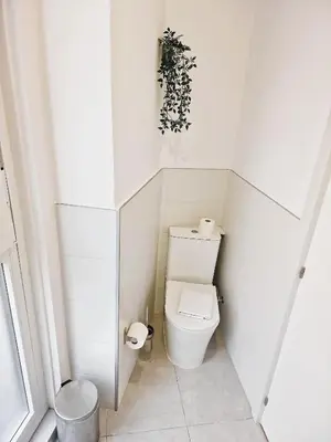 Un baño de Hostal Comercial