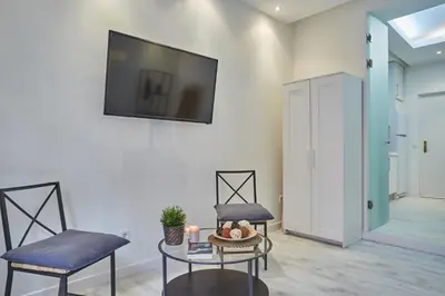 Una televisión o centro de entretenimiento en LEEWAYS LOFT II in HORTALEZA