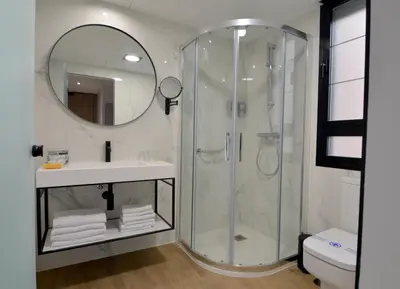 Un baño de UVE Marcenado