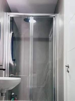 Un baño de Hostel 18