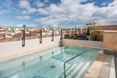 Piscina en o cerca de Catalonia Atocha