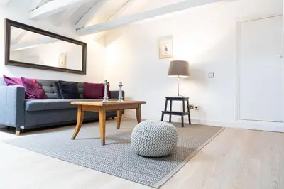 Zona de estar de Fuencarral II - Apartamento tipo buhardilla en el centro de Madrid