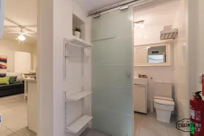 Un baño de Santa Isabel - Apartamento de 1 dormitorio