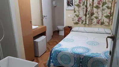 Cama o camas de una habitación en Hostal Fuentesol