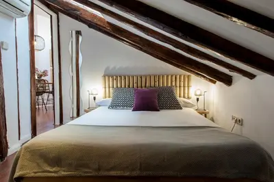 Cama o camas de una habitación en Ático Plaza Mayor - Estilo, Luz y la Mejor Ubicación en Madrid