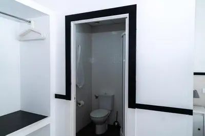 Un baño de Gran Via 63 Rooms