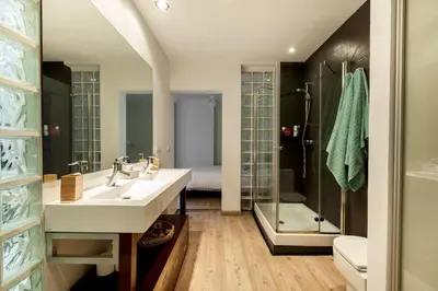 Un baño de En Palacio Casa Entera con Dos Suites