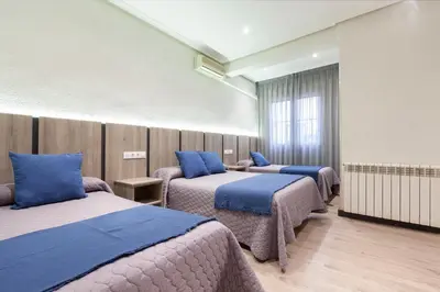 Cama o camas de una habitación en Hostal María Luisa