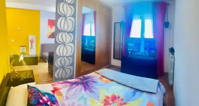 Cama o camas de una habitación en ATICO & TERRAZA a 6 minutos en metro de ATOCHA estacion central